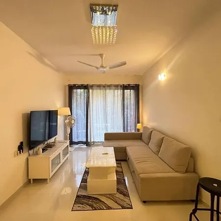 Elegant 2 Bhk, Pool Front, Zennova Stays